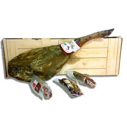 Regalo de embutidos ibéricos en caja de jamón grande lote nº 1