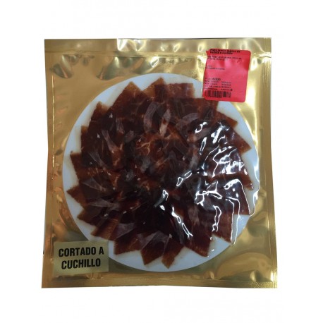 Plato de jamón ibérico cortado a cuchillo.