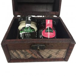 Baúl estampado con miniatura de quesito de cabra y miniatura de mermelada de frambuesa para regalo