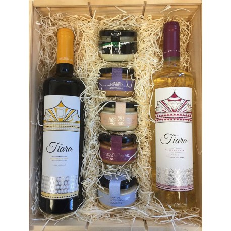 Lote Especial con vinos Tiara, patés y queso.