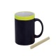Taza de cerámica y pizarra