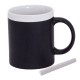 Taza de cerámica y pizarra