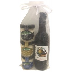 Vino Mayoral y tarros de queso para regalos