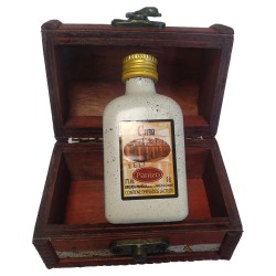 Detalle baúl con crema de orujo