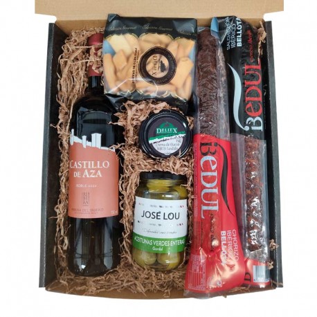 Estuche muy completo con Vino Tinto, crema de Torta, Aceitunas y salchichón y chorizo en vela