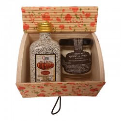 Pack con licor, crema de queso y baúl miniatura
