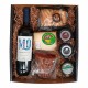 Estuche con cuña de queso, morcón, crema de jamón curado, crema de queso, boletus con trufa y vino montequinto.