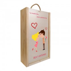 Caja de madera para 2 botellas personalizable con tu nombre. Modelo "Si lees esto me debes un beso".