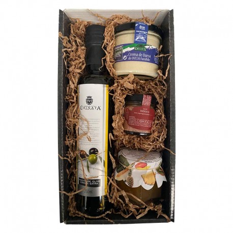 Cesta con AOVE, mermelada, paté y queso para regalo