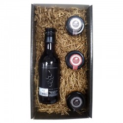 Cesta para profesionales con vino de Extremadura y 3 patés